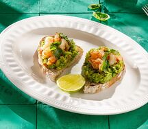 Брускетта с гуакамоле и креветками 