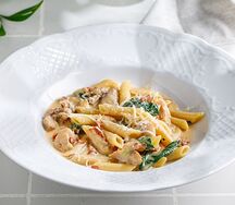 Ланч-Паста с цыпленком и вялеными томатами