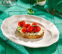 Брускетта с черри и страчателлой