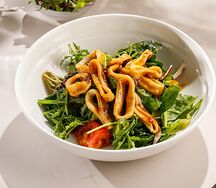 Салат с кальмаром в соусе терияки 