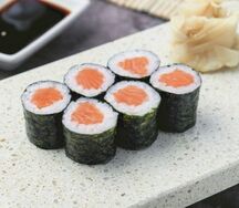 Ролл с лососем
