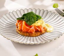 Драник с форелью и яйцом пашот 