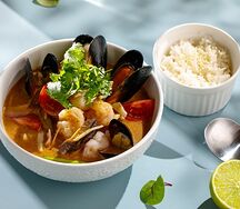 Суп Том ям с морепродуктами и кокосовым молоком