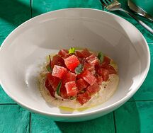 Тартар из тунца с соусом тоннато