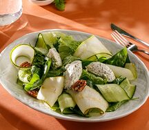 Салат с грушей и козьим сыром