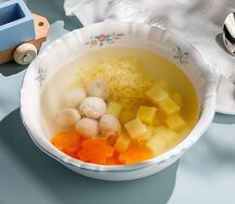 Куриный суп с куриными фрикадельками