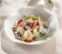 Ланч Салат с цыпленком и дзадзики