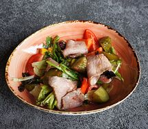 Острый салат с говядиной