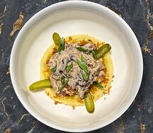 Бефстроганов с хрустящим луком фри