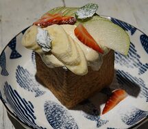 Круассан Ramekin с ягодами и крем-мисо