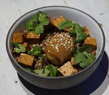 Гречневая каша с маринованным яйцом и тофу