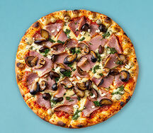 Пицца с ветчиной, жареными грибами и соусом Песто