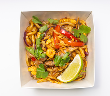 Вок с овощами, копченым сыром Тофу и ореховым соусом