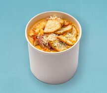 Суп-крем овощной с беконом и гренками