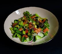 Салат с лососем