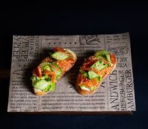 Брускетта с лососем