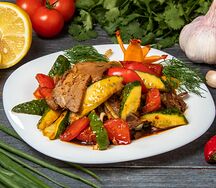 Салат из курицы с овощами