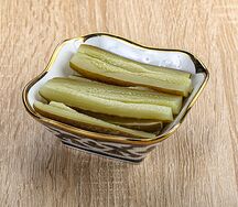 Соленые огурцы