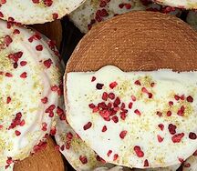 Круассан круглый фисташка-малина 