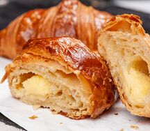 Круассан с заварным кремом