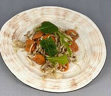Салат с маринованной капустой и морковью