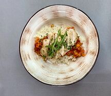 Куриная грудка с рисом и овощами