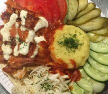 Шаурма на тарелке с пюре