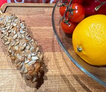 Корн-дог с семечками на деревянном шомполе (жареный)