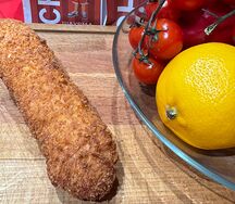 Корн-дог с сосиской и сыром моцарелла