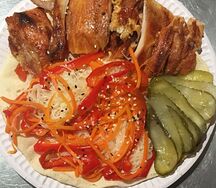 Шаурма на тарелке с фунчозой