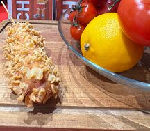 Корн-дог с вермишелью на деревянном шомполе (жареные)