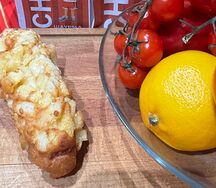 Корн-дог с картошкой фри на деревянном шомполе (жареный)