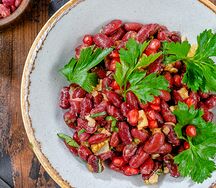 Пикантная закуска из фасоли с грецким орехом