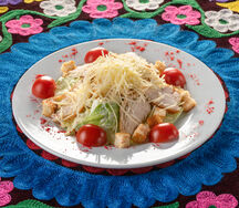 Салат Цезарь с курицей