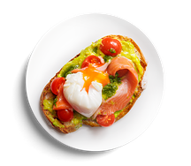 Авокадо тост с лососем и яйцом пашот