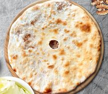 Осетинский пирог с капустой и орехом
