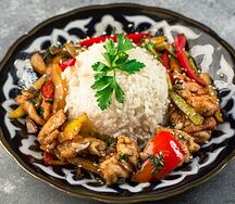 Курица с овощами и рисом