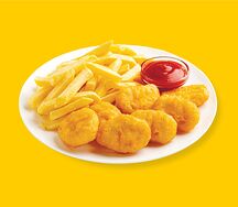 Картофель фри с наггетсами