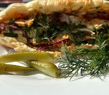 Тантуни с говядиной в пите