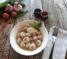 Пельмени домашние с бульоном