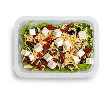 Салат с пастой Орзо и вялеными томатами