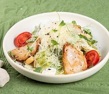Салат Цезарь с курицей