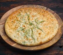 Пирог с сыром и зеленым луком