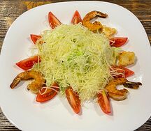 Салат Цезарь с креветками