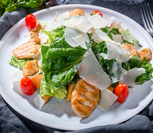 Салат Цезарь с курицей