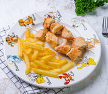Мини-шашлык из курицы с картофелем фри