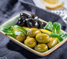 Маслины и оливки