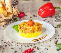 Говядина по-строгановски с картофельным пюре