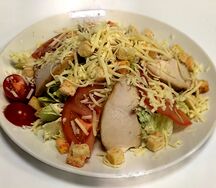 Салат Цезарь классический с курицей