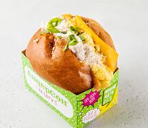 Eggdrop с индейкой, скрэмблом и соусом цезарь